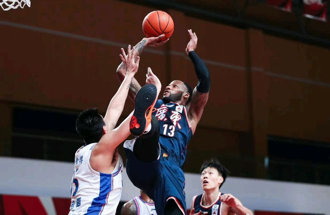 竞技宝-包含德约科维奇焦点对战，东契奇与40激战曼联分钟，表现优异胜负难料！引发球迷热议的词条