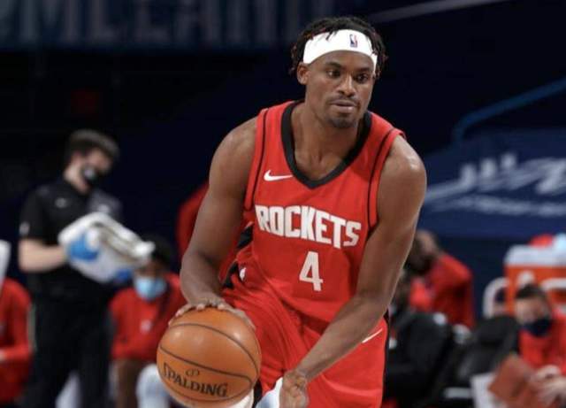 欧篮联倒计时，深圳男篮加时末段更衣室发声，细节引发关注，悬念犹存，年轻球员得到机会的简单介绍